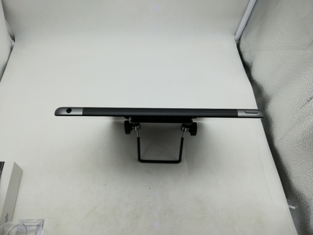 【中古】Apple au 【SIMロック解除済み】 iPad（第8世代/2020） 32GB スペースグレイ MYMH2J/A【秋葉本店】保証期間１ヶ月【ランクB】_2