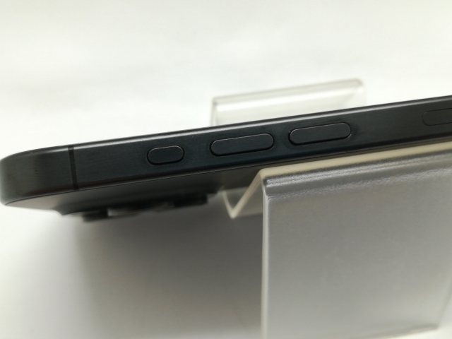 【中古】Apple 国内版 【SIMフリー】 iPhone 15 Pro 128GB ブラックチタニウム MTU73J/A【静岡】保証期間１ヶ月【ランクB】_5