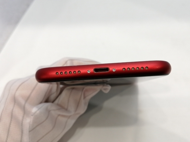 【中古】Apple au 【SIMロック解除済み】 iPhone XR 64GB (PRODUCT)RED MT062J/A【浜松駅前】保証期間１ヶ月【ランクB】_4