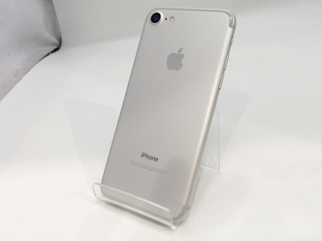 【中古】Apple au 【SIMロック解除済み】 iPhone 7 32GB シルバー MNCF2J/A【浜松駅前】保証期間１ヶ月【ランクB】