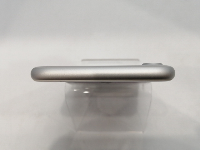 【中古】Apple au 【SIMロック解除済み】 iPhone 7 32GB シルバー MNCF2J/A【浜松駅前】保証期間１ヶ月【ランクB】_2