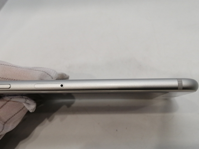 【中古】Apple au 【SIMロック解除済み】 iPhone 7 32GB シルバー MNCF2J/A【浜松駅前】保証期間１ヶ月【ランクB】_3