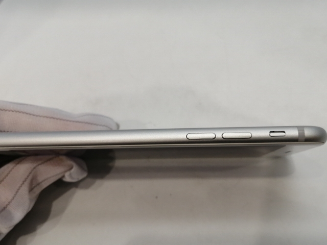 【中古】Apple au 【SIMロック解除済み】 iPhone 7 32GB シルバー MNCF2J/A【浜松駅前】保証期間１ヶ月【ランクB】_5