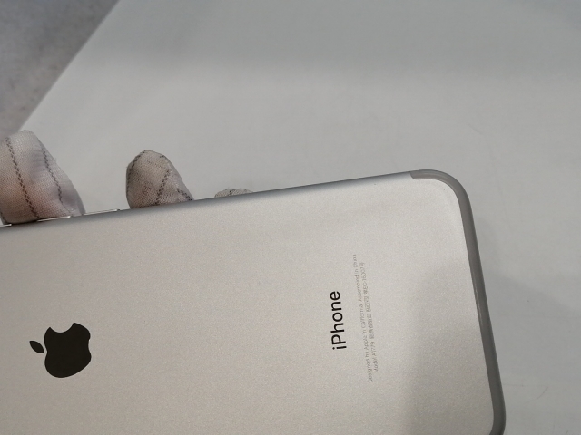 【中古】Apple au 【SIMロック解除済み】 iPhone 7 32GB シルバー MNCF2J/A【浜松駅前】保証期間１ヶ月【ランクB】_6