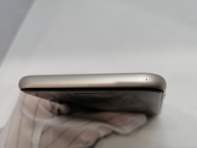 【中古】Apple docomo 【SIMフリー】 iPhone SE（第3世代） 128GB スターライト MMYG3J/A【浜松駅前】保証期間１ヶ月【ランクB】_2