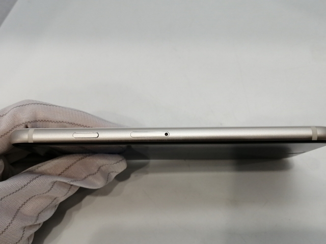 【中古】Apple docomo 【SIMフリー】 iPhone SE（第3世代） 128GB スターライト MMYG3J/A【浜松駅前】保証期間１ヶ月【ランクB】_3