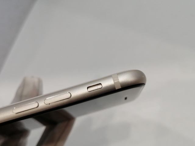 【中古】Apple docomo 【SIMフリー】 iPhone SE（第3世代） 128GB スターライト MMYG3J/A【浜松駅前】保証期間１ヶ月【ランクB】_9