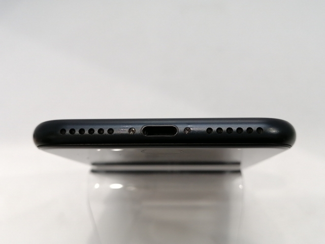 【中古】Apple docomo 【SIMフリー】 iPhone SE（第3世代） 64GB ミッドナイト MMYC3J/A【浜松駅前】保証期間１ヶ月【ランクB】_4