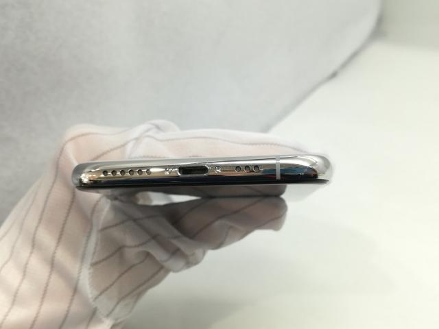 Apple iPhone Xs 64GB Silver ドコモsimロック解除済（中古