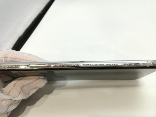中古】Apple docomo 【SIMロック解除済み】 iPhone XS 512GB シルバー