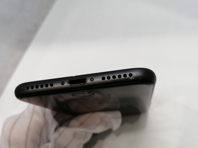 【中古】Apple au 【SIMロック解除済み】 iPhone 8 64GB スペースグレイ MQ782J/A【浜松駅前】保証期間１ヶ月【ランクC】_4