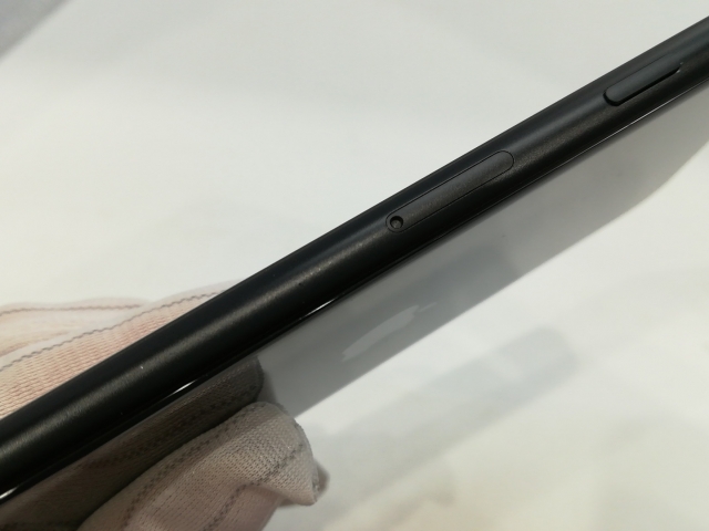 【中古】Apple docomo 【SIMロック解除済み】 iPhone SE（第2世代） 64GB ブラック MHGP3J/A（後期型番）【浜松駅前】保証期間１ヶ月【ランクA】