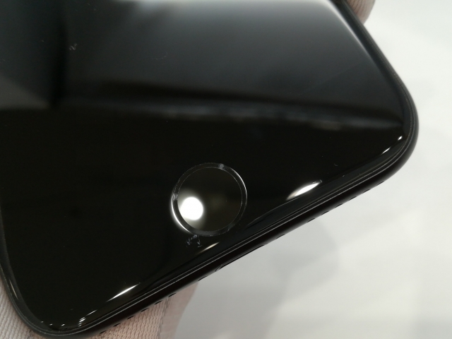 【中古】Apple docomo 【SIMロック解除済み】 iPhone SE（第2世代） 64GB ブラック MHGP3J/A（後期型番）【浜松駅前】保証期間１ヶ月【ランクA】