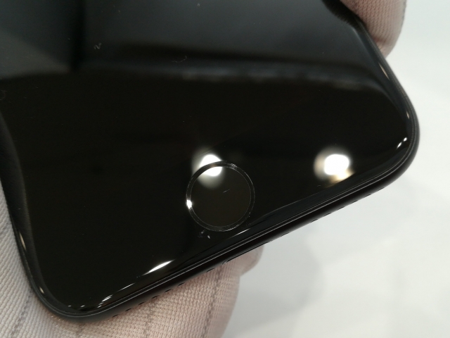 【中古】Apple docomo 【SIMロック解除済み】 iPhone SE（第2世代） 64GB ブラック MHGP3J/A（後期型番）【浜松駅前】保証期間１ヶ月【ランクA】