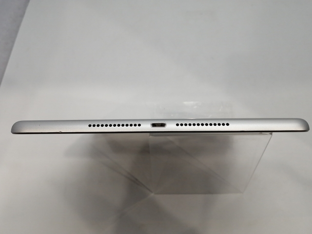 【中古】Apple au 【SIMロック解除済み】 iPad（第6世代/2018） 32GB シルバー MR6P2J/A【浜松駅前】保証期間１ヶ月【ランクB】_4
