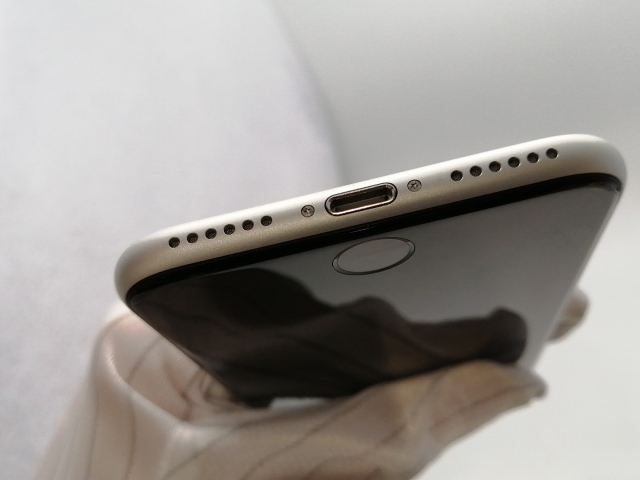 【中古】Apple docomo 【SIMロック解除済み】 iPhone SE（第2世代） 64GB ホワイト MHGQ3J/A（後期型番）【浜松駅前】保証期間１ヶ月【ランクC】_4