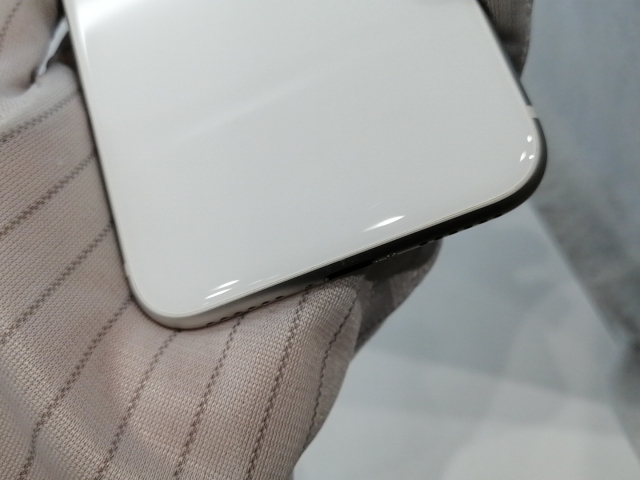 【中古】Apple docomo 【SIMロック解除済み】 iPhone SE（第2世代） 64GB ホワイト MHGQ3J/A（後期型番）【浜松駅前】保証期間１ヶ月【ランクC】_9