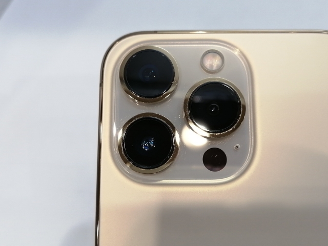 【中古】Apple au 【SIMフリー】 iPhone 13 Pro 256GB ゴールド MLUQ3J/A【浜松駅前】保証期間１ヶ月【ランクC】_6