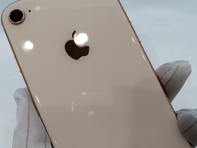 【中古】Apple docomo 【SIMロック解除済み】 iPhone 8 64GB ゴールド MQ7A2J/A【浜松駅前】保証期間１ヶ月【ランクA】_2
