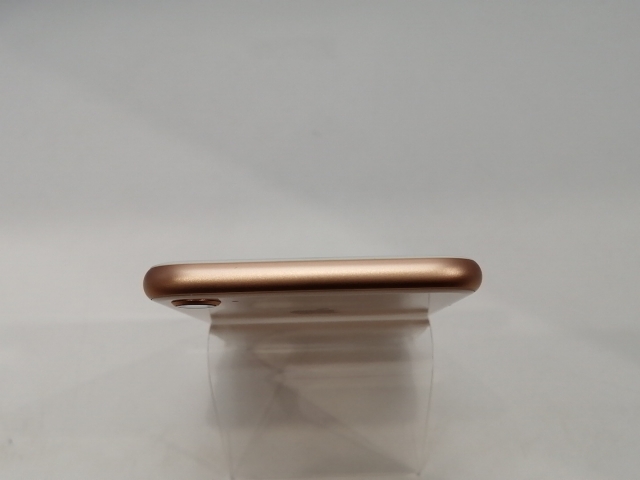 【中古】Apple docomo 【SIMロック解除済み】 iPhone 8 64GB ゴールド MQ7A2J/A【浜松駅前】保証期間１ヶ月【ランクA】_4