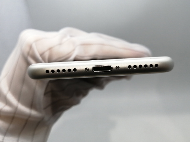 【中古】Apple docomo 【SIMロック解除済み】 iPhone 8 64GB シルバー MQ792J/A【浜松駅前】保証期間１ヶ月【ランクC】_4