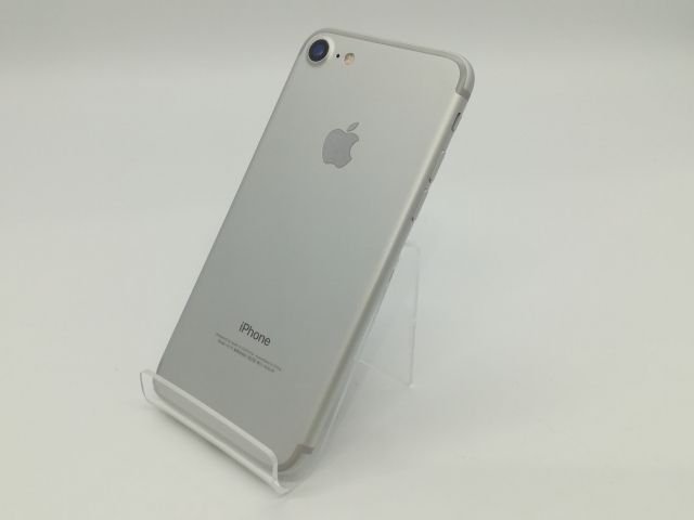【中古】Apple au 【SIMロック解除済み】 iPhone 7 32GB シルバー MNCF2J/A【浜松駅前】保証期間１ヶ月【ランクA】