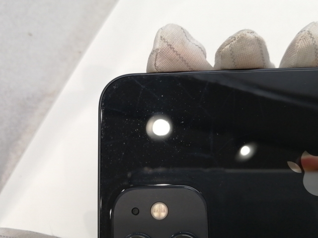 【中古】Apple au 【SIM鍵を掛ける取り消す済み】 iPhone 12 64GB 黒いこと MGHN3J/A【浜松駅前】言いはなつ継続期間１ヶ月【位置づけるC】