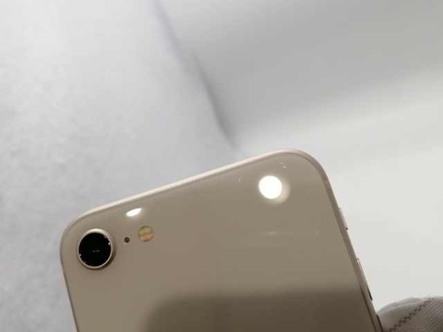 【中古】Apple au 【SIMフリー】 iPhone SE（第3世代） 64GB スターライト MMYD3J/A【浜松駅前】保証期間１ヶ月【ランクA】_8