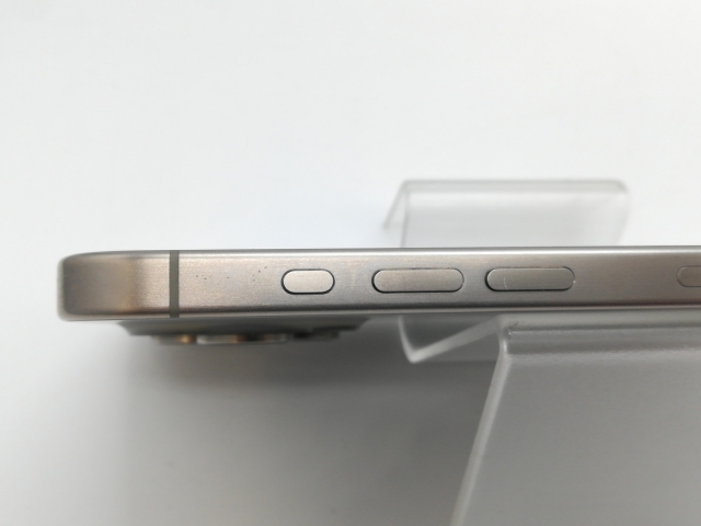 【中古】Apple docomo 【SIMフリー】 iPhone 15 Pro 256GB ナチュラルチタニウム MTUF3J/A【京都】保証期間１ヶ月【ランクC】_2