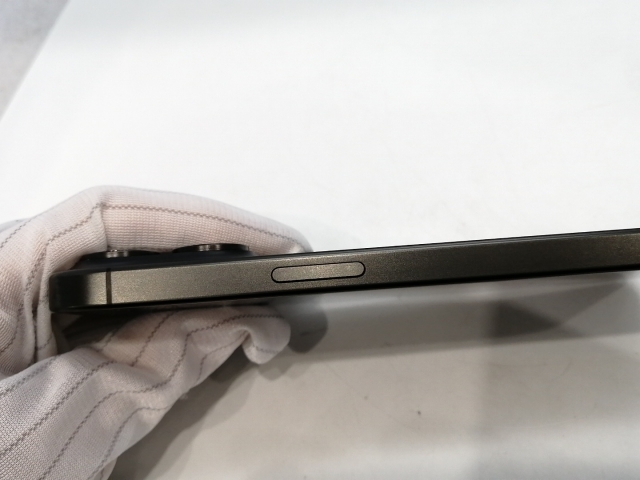 【中古】Apple 国内版 【SIMフリー】 iPhone 15 Pro 256GB ブラックチタニウム MTUC3J/A【大阪本店】保証期間１ヶ月【ランクB】_3