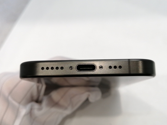 【中古】Apple 国内版 【SIMフリー】 iPhone 15 Pro 256GB ブラックチタニウム MTUC3J/A【大阪本店】保証期間１ヶ月【ランクB】_4