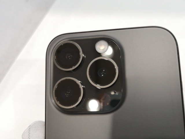 【中古】Apple 国内版 【SIMフリー】 iPhone 15 Pro 256GB ブラックチタニウム MTUC3J/A【大阪本店】保証期間１ヶ月【ランクB】_6