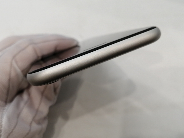 【中古】Apple 国内版 【SIMフリー】 iPhone SE（第2世代） 128GB ホワイト MHGU3J/A（後期型番）【浜松駅前】保証期間１ヶ月【ランクC】_4