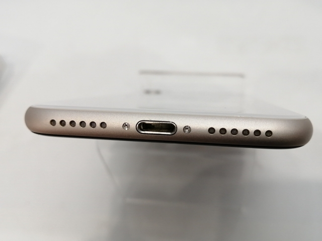 【中古】Apple docomo 【SIMフリー】 iPhone SE（第3世代） 64GB スターライト MMYD3J/A【浜松駅前】保証期間１ヶ月【ランクA】_4