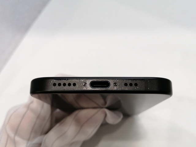 【中古】Apple docomo 【SIMフリー】 iPhone 15 256GB ブラック MTMN3J/A【浜松駅前】保証期間１ヶ月【ランクB】_4