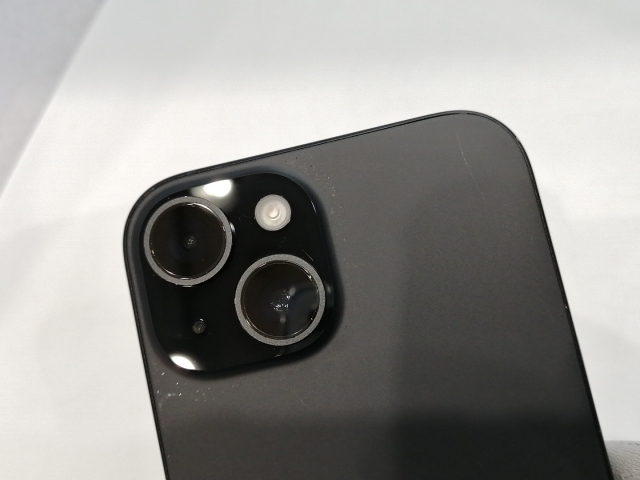 【中古】Apple docomo 【SIMフリー】 iPhone 15 256GB ブラック MTMN3J/A【浜松駅前】保証期間１ヶ月【ランクB】_6