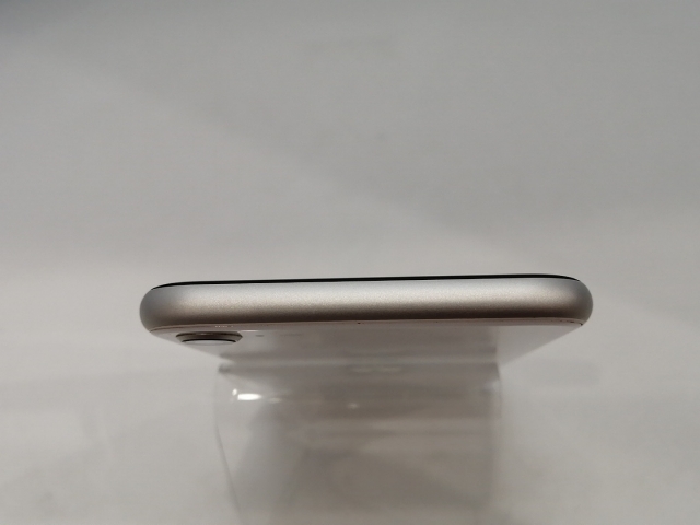 【中古】Apple au 【SIMロック解除済み】 iPhone SE（第2世代） 64GB ホワイト MHGQ3J/A（後期型番）【浜松駅前】保証期間１ヶ月【ランクC】_4