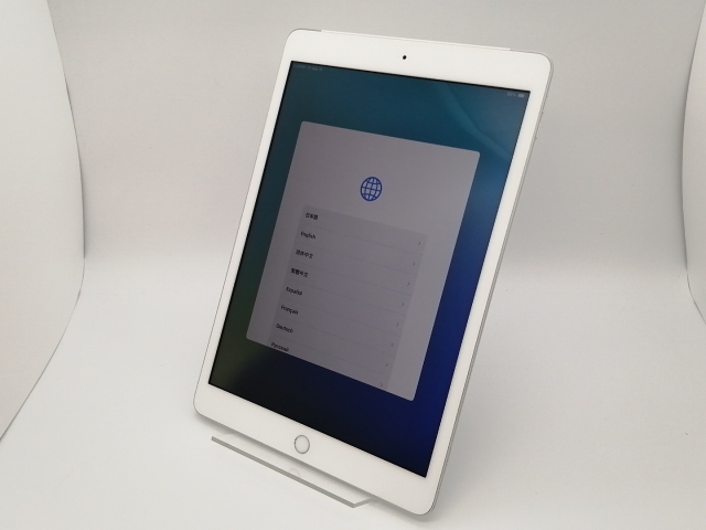 中古品〕 iPad 第7世代 32GB シルバー MW6C2J／A auロック解除SIM