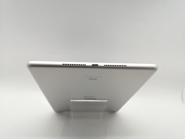 【中古】Apple 国内版 【SIMフリー】 iPad（第8世代/2020） 128GB シルバー MYMM2J/A【津田沼】保証期間１ヶ月【ランクC】_3