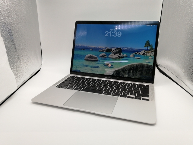 【中古】Apple MacBook Air 13インチ M1(CPU:8C/GPU:8C) 8GB/512GB シルバー MGNA3J/A (M1・2020)【大阪本店】保証期間１ヶ月【ランクB】