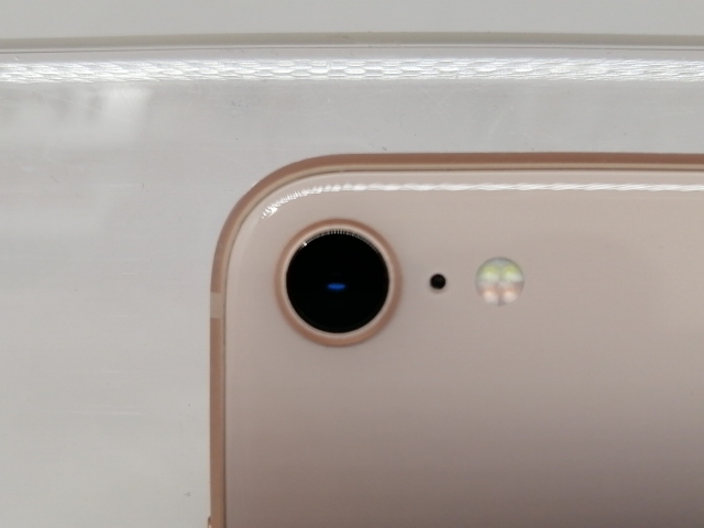 【中古】Apple docomo 【SIMロック解除済み】 iPhone 8 256GB ゴールド MQ862J/A【日本橋3】保証期間１ヶ月【ランクC】