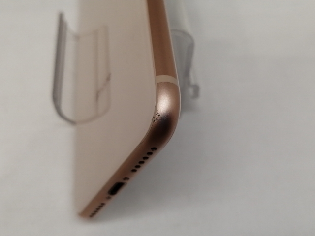 【中古】Apple docomo 【SIMロック解除済み】 iPhone 8 256GB ゴールド MQ862J/A【日本橋3】保証期間１ヶ月【ランクC】