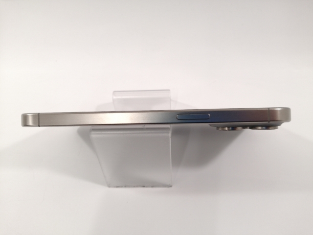 【中古】Apple 国内版 【SIMフリー】 iPhone 15 Pro Max 256GB ナチュラルチタニウム MU6R3J/A【大阪本店】保証期間１ヶ月【ランクA】