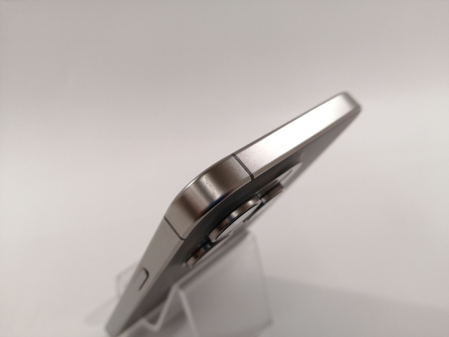 【中古】Apple 国内版 【SIMフリー】 iPhone 15 Pro Max 256GB ナチュラルチタニウム MU6R3J/A【大阪本店】保証期間１ヶ月【ランクA】