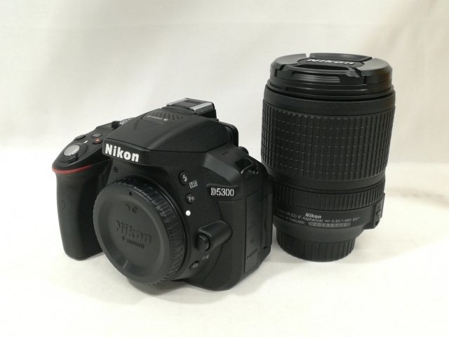 【中古】Nikon D5300 18-140VR 水晶体一揃いの道具 黒いこと【大阪中央局】言いはなつ継続期間１ヶ月【位置づけるB】