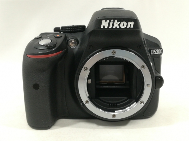 【中古】Nikon D5300 18-140VR 水晶体一揃いの道具 黒いこと【大阪中央局】言いはなつ継続期間１ヶ月【位置づけるB】