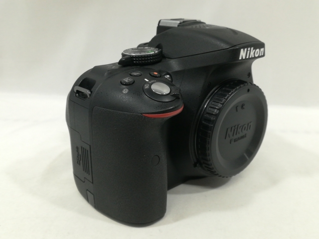 【中古】Nikon D5300 18-140VR 水晶体一揃いの道具 黒いこと【大阪中央局】言いはなつ継続期間１ヶ月【位置づけるB】