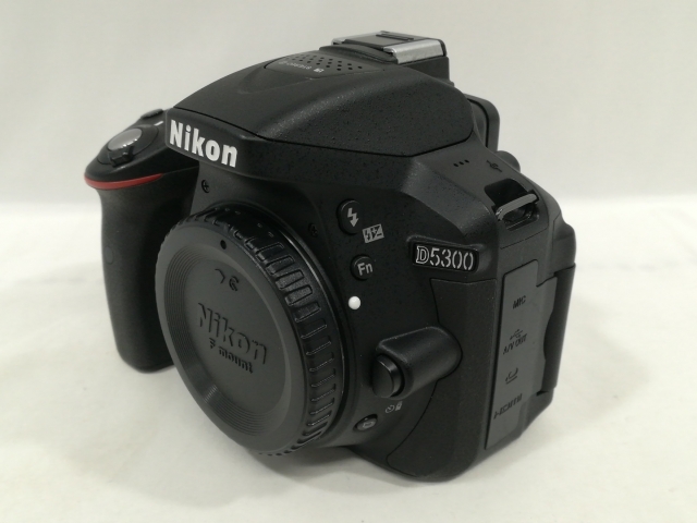 【中古】Nikon D5300 18-140VR 水晶体一揃いの道具 黒いこと【大阪中央局】言いはなつ継続期間１ヶ月【位置づけるB】
