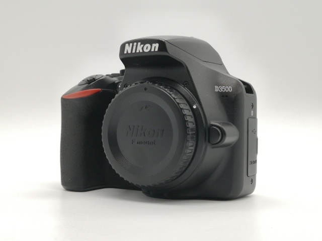 【中古】Nikon D3500 18-55 VR 水晶体一揃いの道具【大阪中央局】言いはなつ継続期間１ヶ月【位置づけるB】