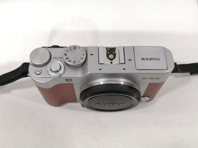 中古】FujiFilm FUJIFILM X-A3 /XC16-50mmF3.5-5.6 OIS IIレンズキット 